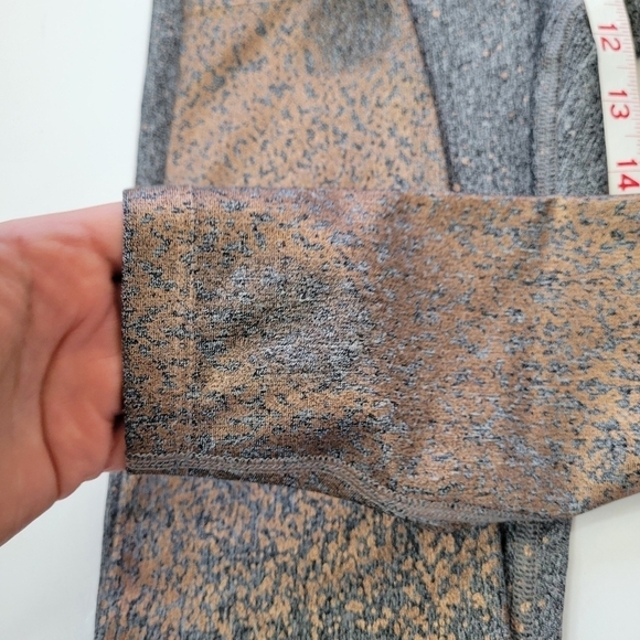 Beyond yoga top and leggings in‎ gray with rose gold ombré accents Medium - Picture 12 of 17
